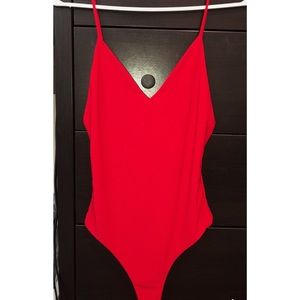 V-neck bodysuit (red)